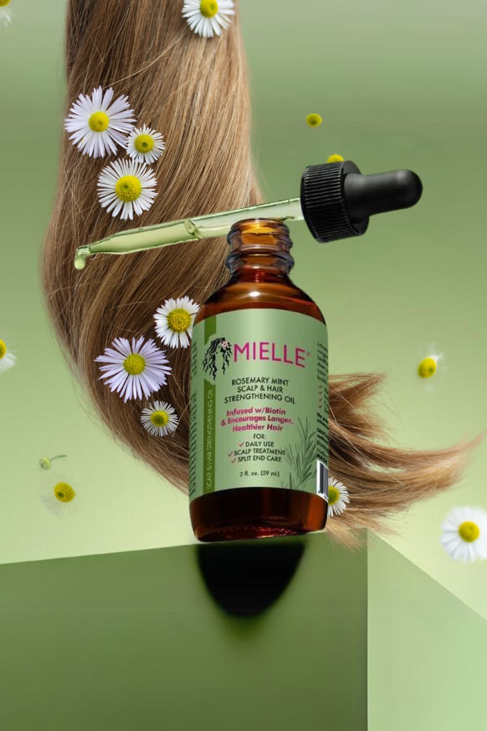 Vos cheveux tombent ? Redonnez-leur force, épaisseur et une pousse naturelle grâce à l'huile au romarin Mielle.